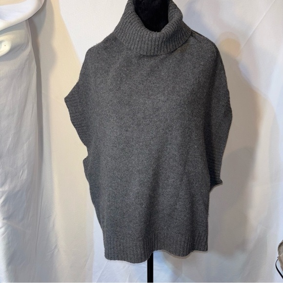 BCBGMAXAZRIA Knit Poncho Sweater Gray - Picture 2 of 13